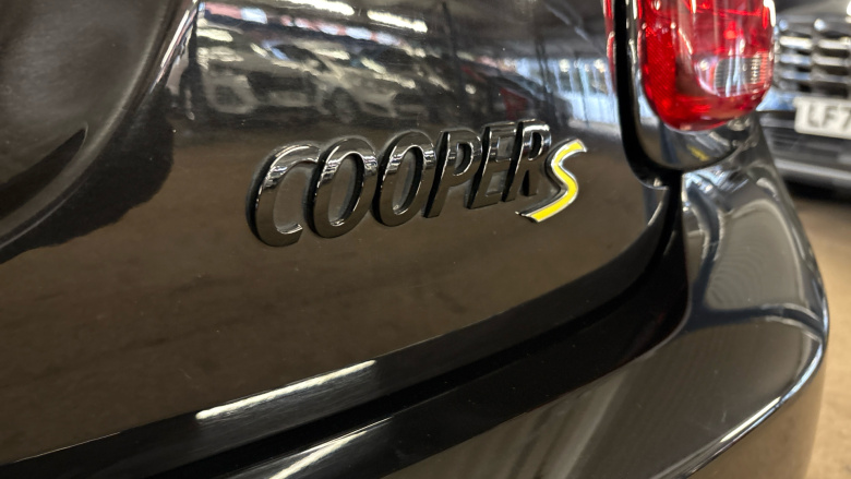 MINI Hatchback 135kW Cooper S Shadow Edition 33kWh 3dr Auto Electric Hatchback